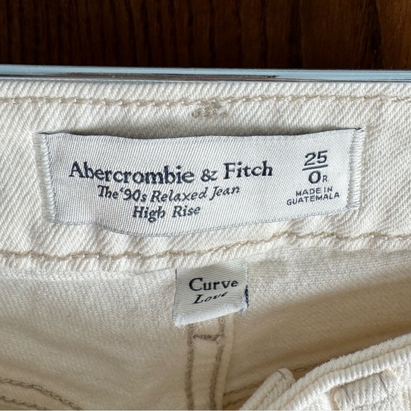 Abercrombie & Fitch Curve Love 90’s Relaxed High Rise Jean in White - Picture 6 of 7